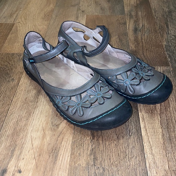 Jambu Gray Flower Cutout Flats Size 11